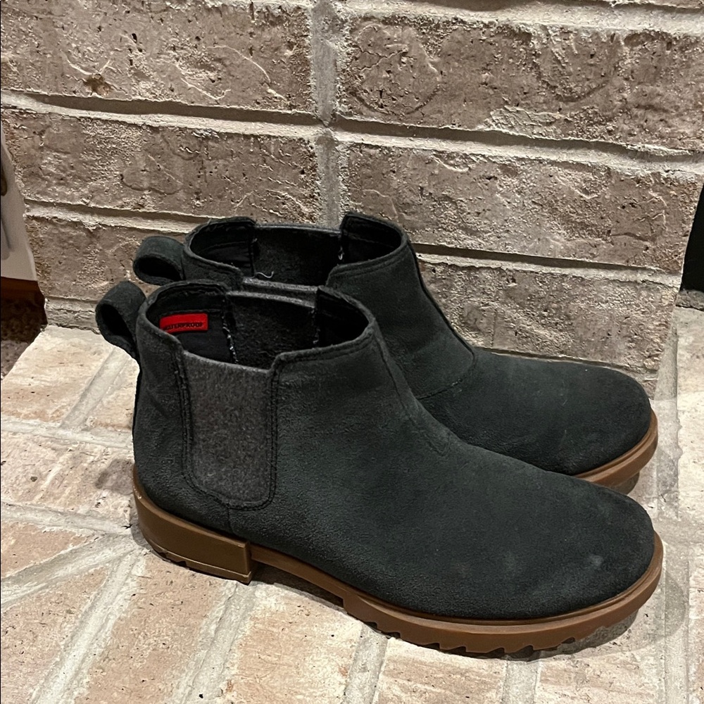 Sorel women's Emilie II Chelsea boot size 7.5  Moss Green Suede Chelsea Boots